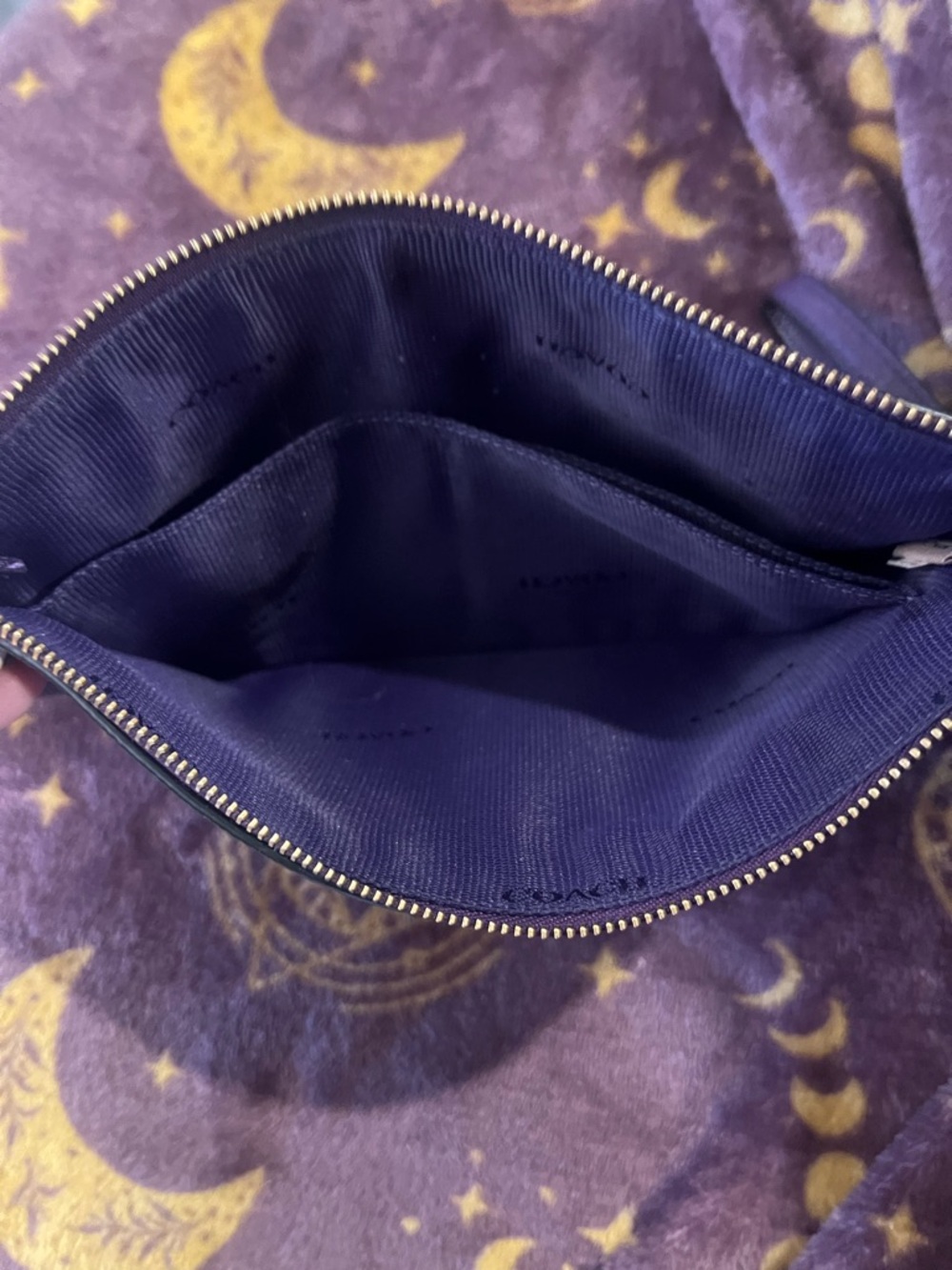 🦄 Coach Purple Pebbled Leather Large Zip Wristlet | Stunning Rich Plum | EUC - Picture 14 of 16